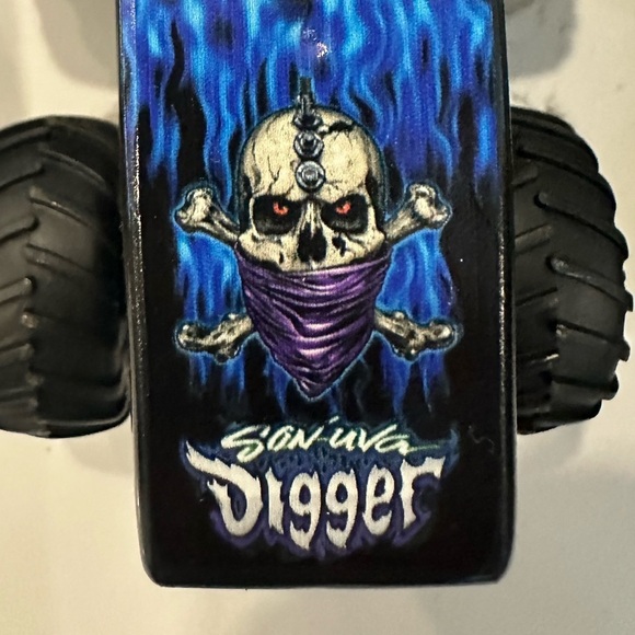 Mattel hot wheels toy car monster truck plastic x3 gas monkey, digger and Braun - Picture 6 of 12